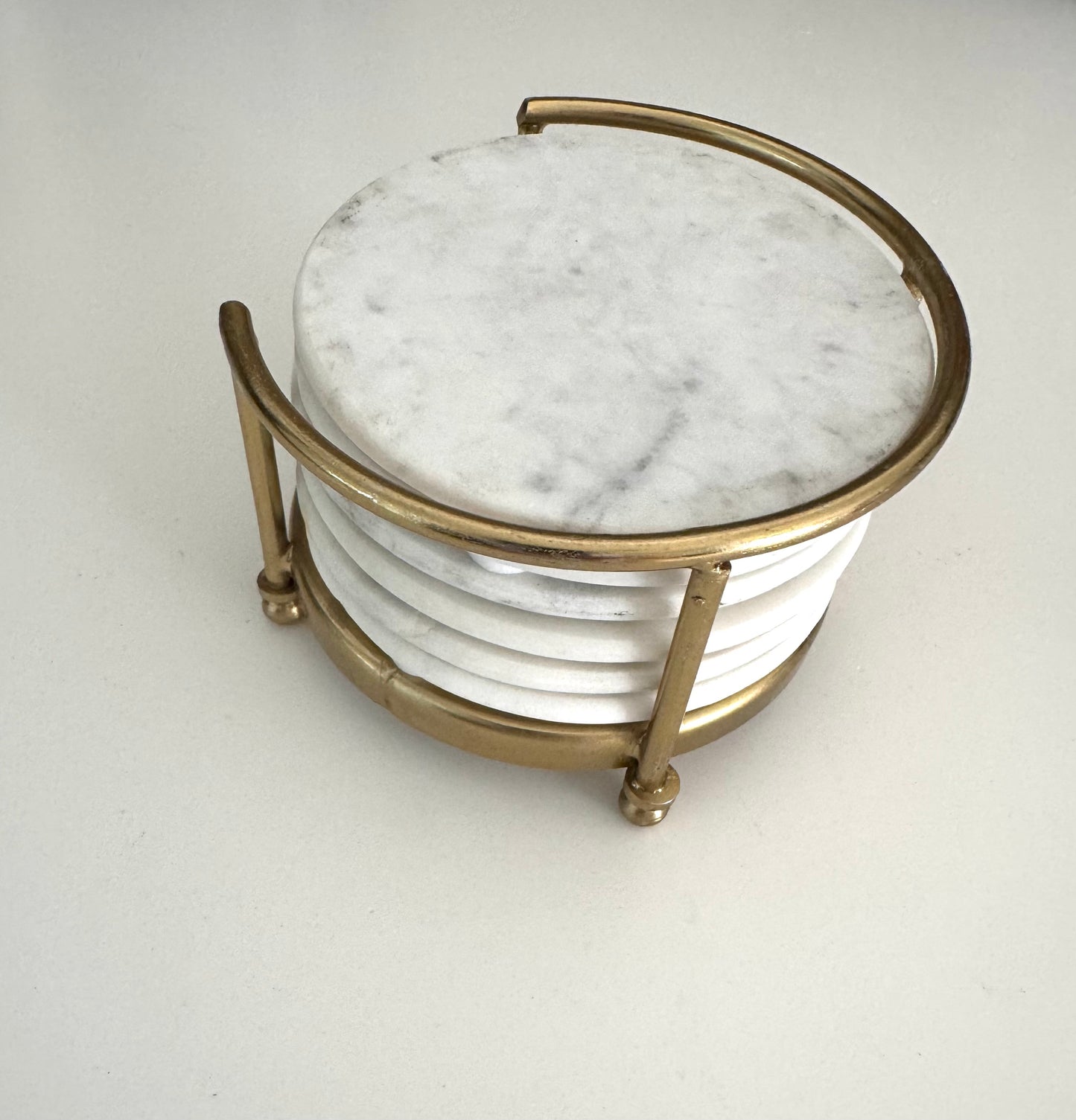 Gray and White Tones Onyx Round Coasters with Brass Holder Base, Set of 6 - Rustike Home
