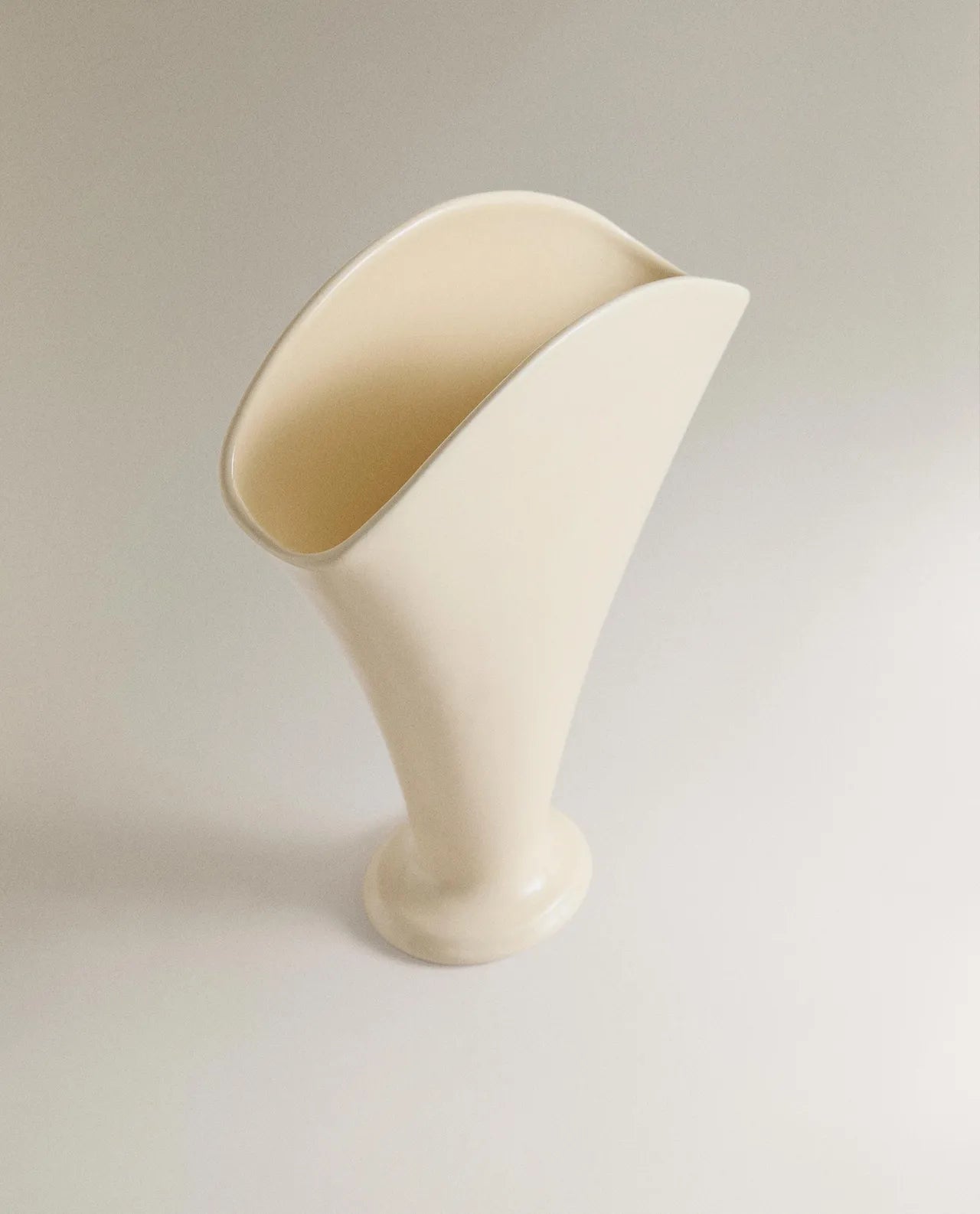 Sculptural Ivory Porcelain Vase – Modern Flared Design