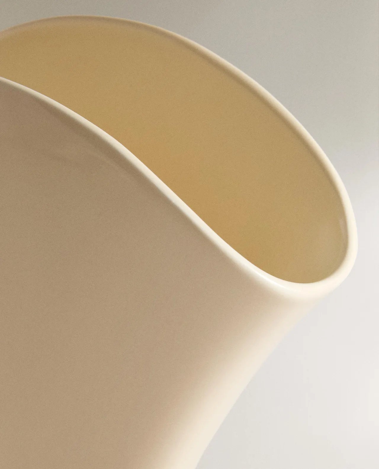 Sculptural Ivory Porcelain Vase – Modern Flared Design