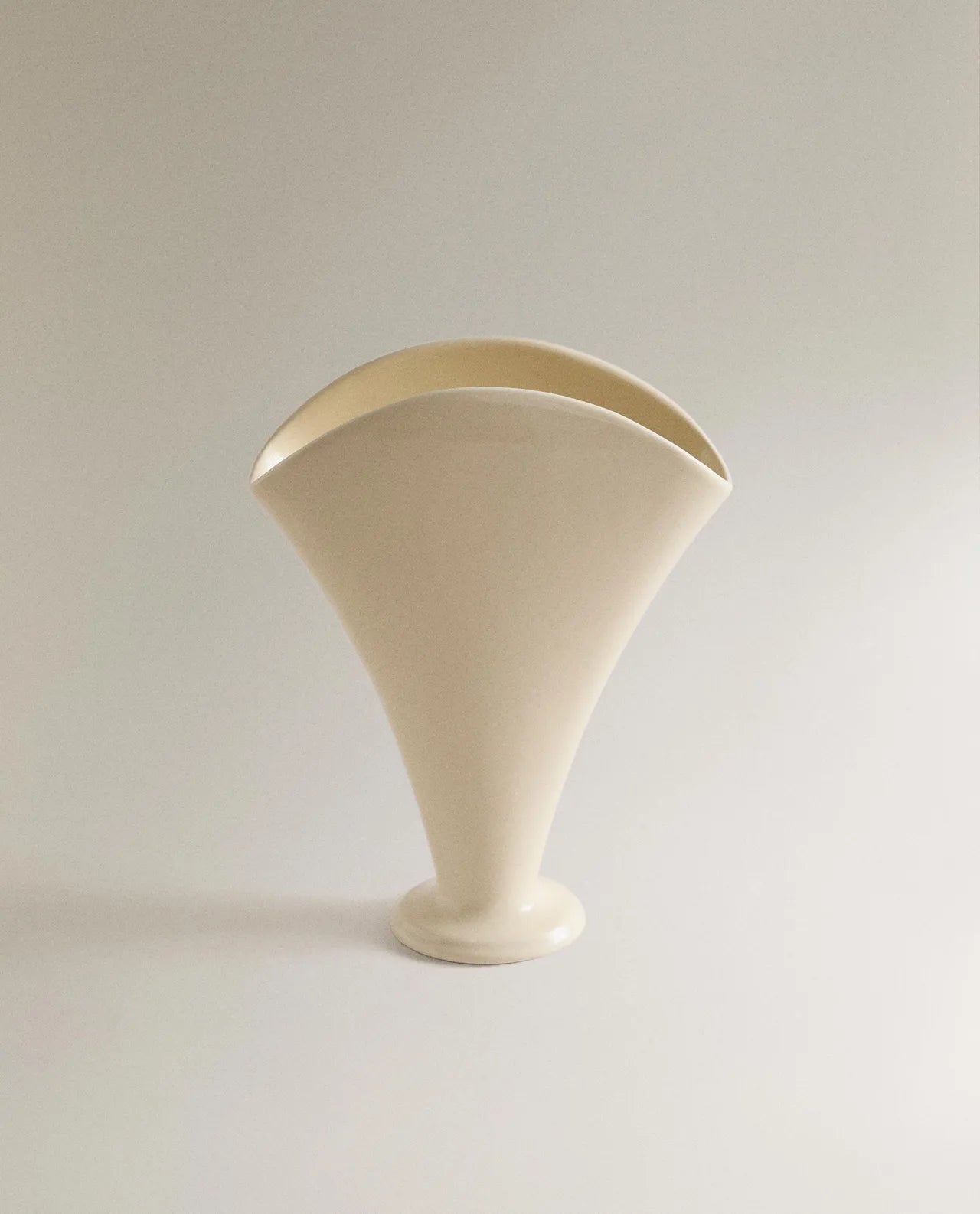 Sculptural Ivory Porcelain Vase – Modern Flared Design