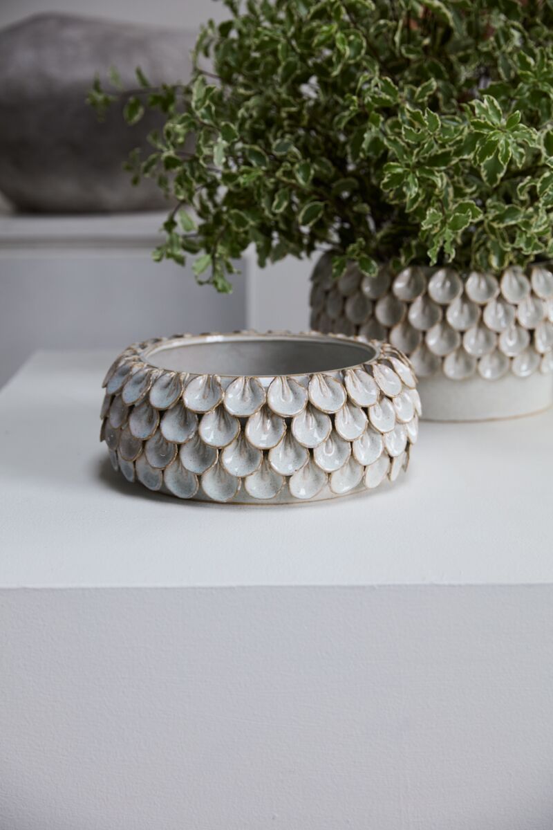 Circular Off-White Stoneware Petal Design Round Bowl