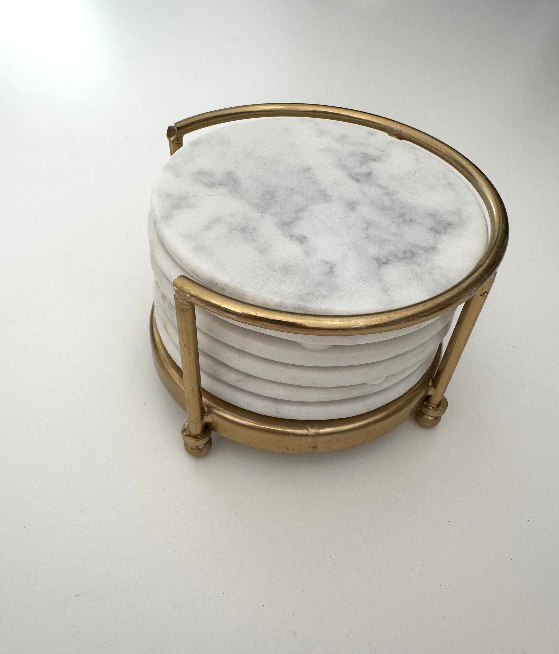 Gray and White Tones Onyx Round Coasters with Brass Holder Base, Set of 6 - Rustike Home
