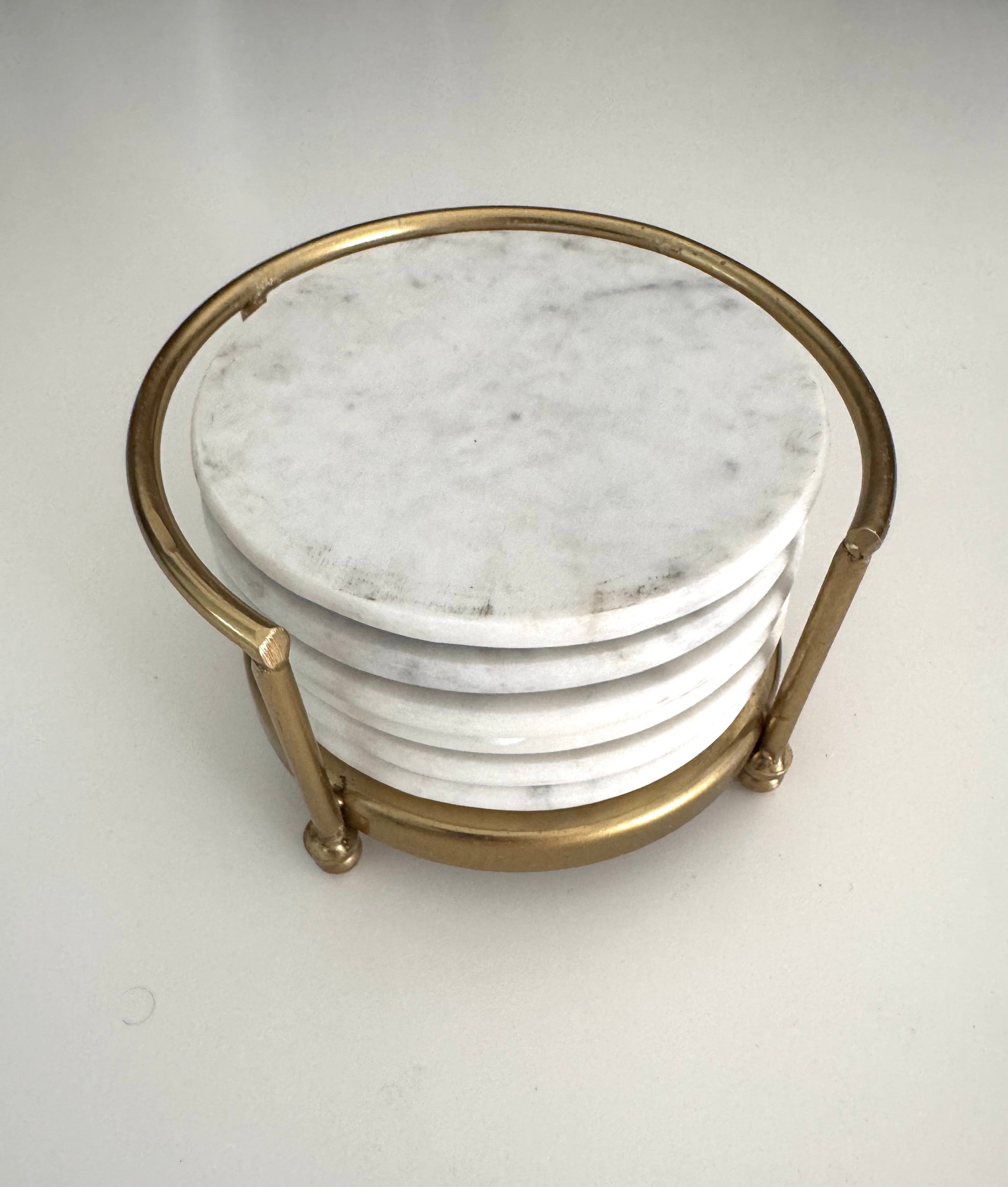 Gray and White Tones Onyx Round Coasters with Brass Holder Base, Set of 6 - Rustike Home