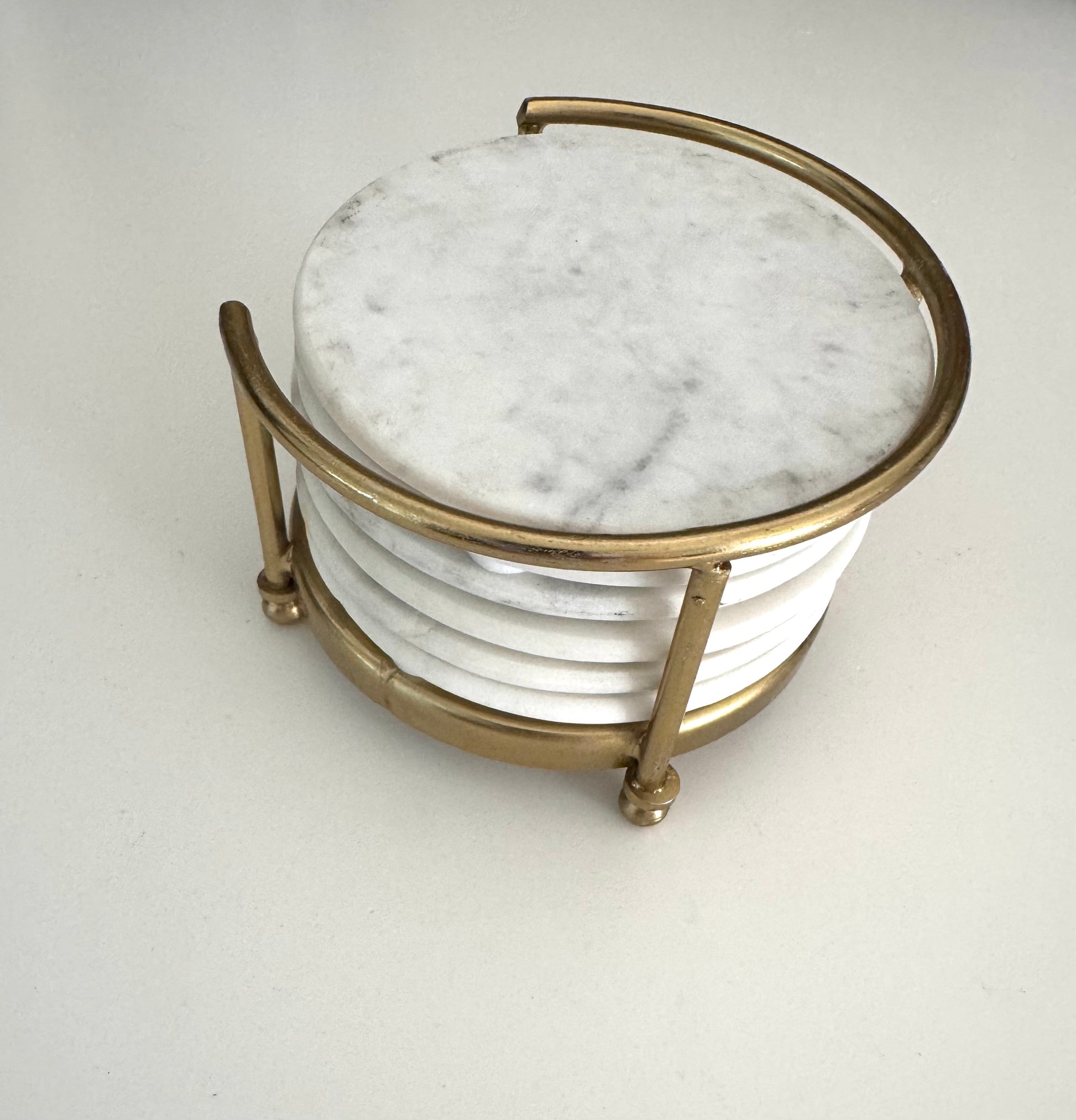 Gray and White Tones Onyx Round Coasters with Brass Holder Base, Set of 6 - Rustike Home