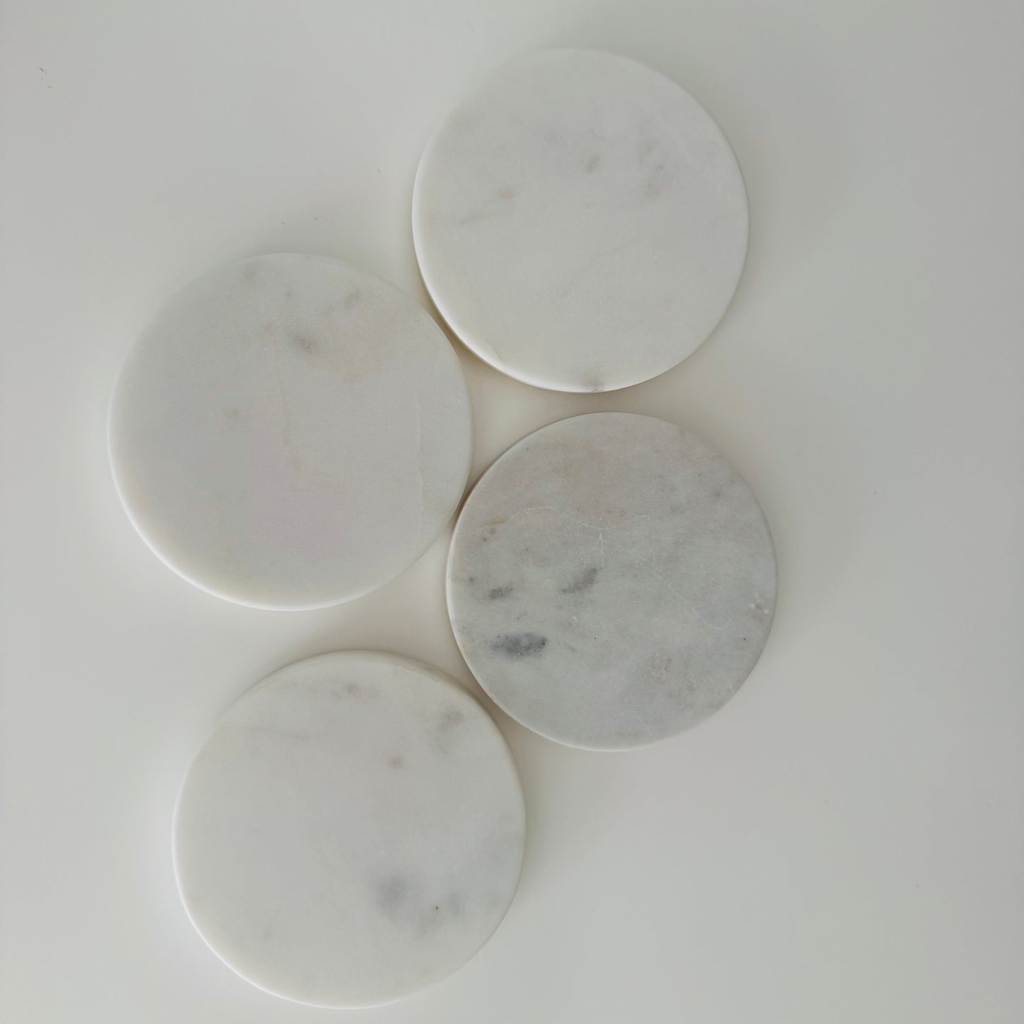 Off-White Tones Marble Round Coasters, Set of 4 - Rustike Home