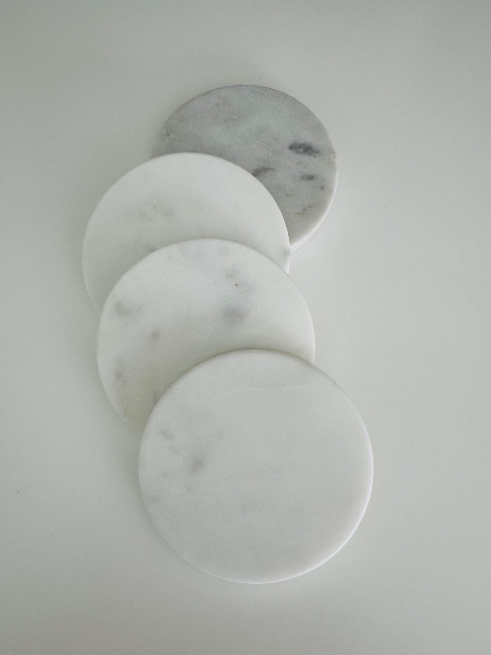 Off-White Tones Marble Round Coasters, Set of 4 - Rustike Home