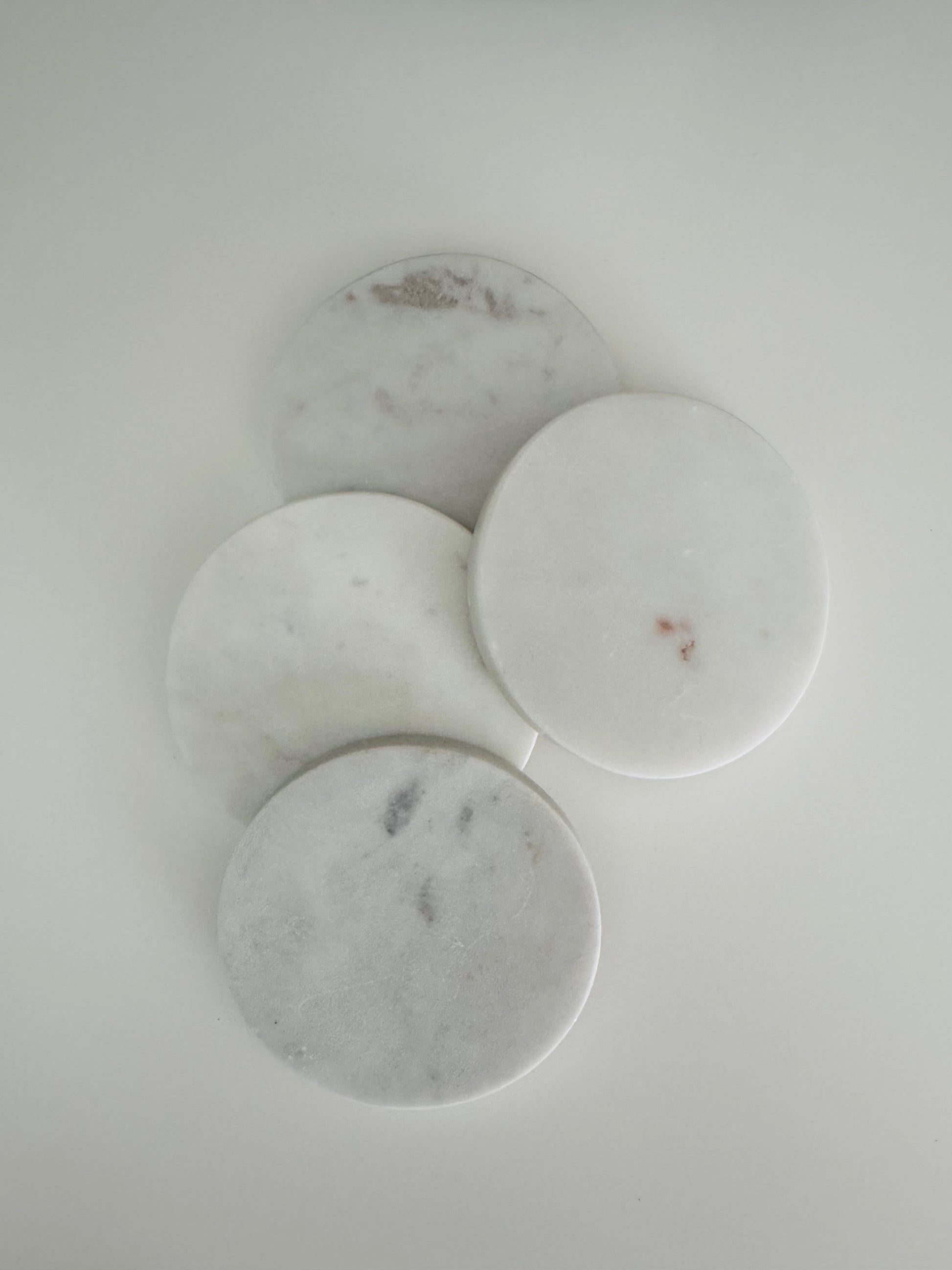 Off-White Tones Marble Round Coasters, Set of 4 - Rustike Home